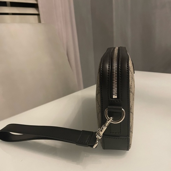 Gucci Wristlet - Picture 7 of 9